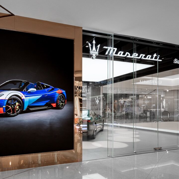 V2D_MASERATI_HIRES-007 Large